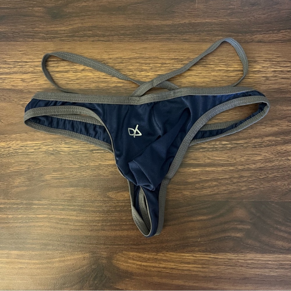 Men’s strappy thong